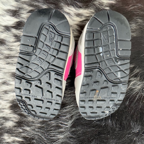 Nike Air Sneakers - Picture 5 of 6